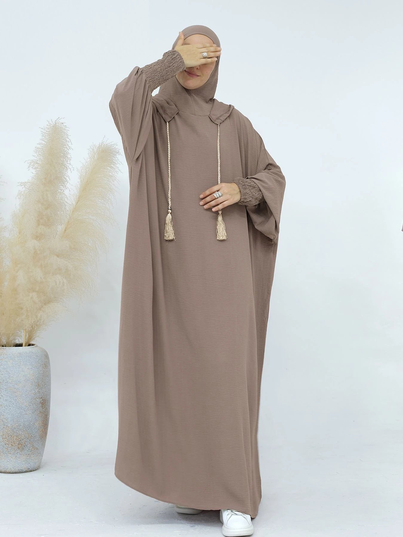 Women Tassel Abayas Muslim Ramadan Prayer Clothing With Hooded Jalaba Solid Casual Batwing Sleeve Arab Oriental Robe Eid Djellab