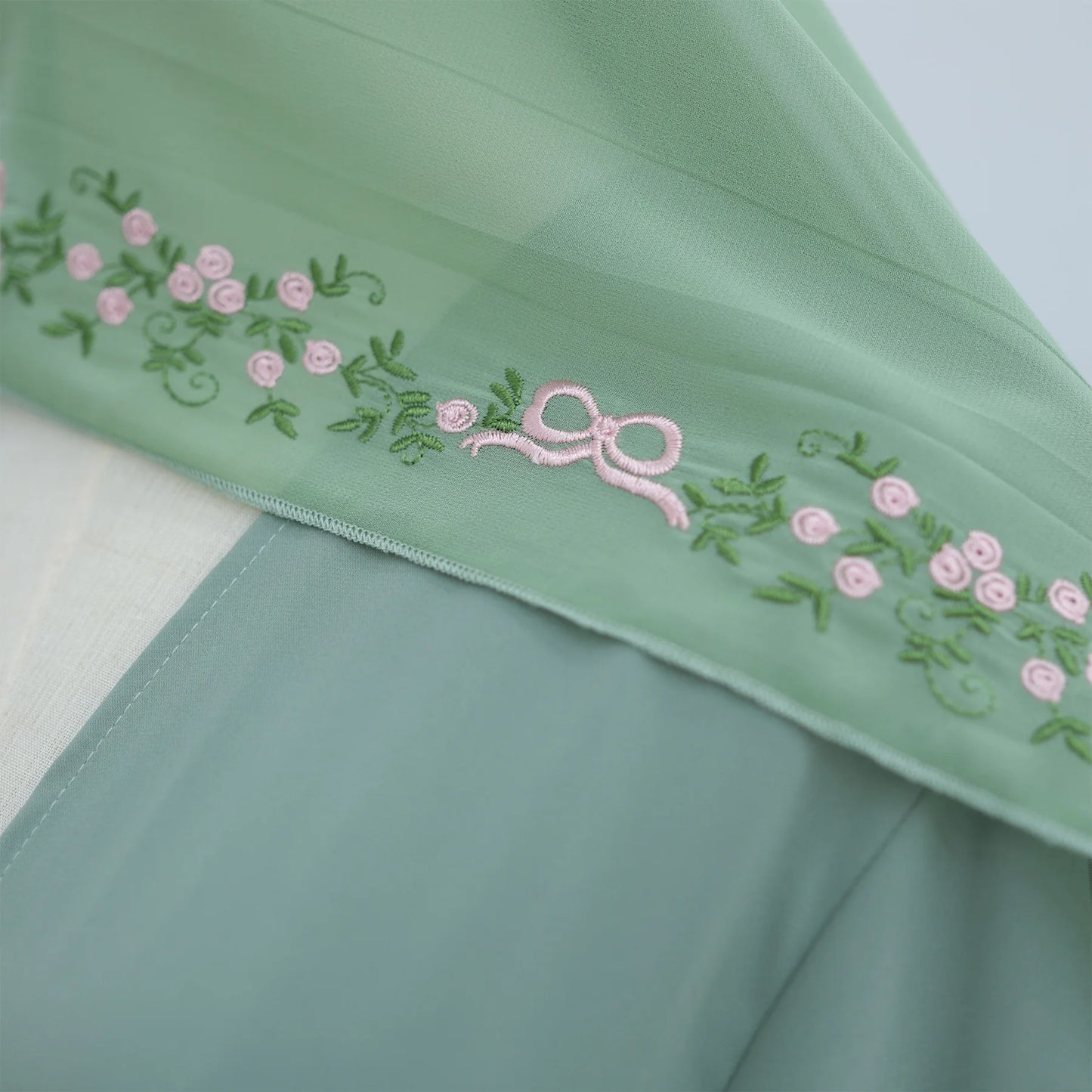 Luxurious Floral Embroidery Hijab Dress for Muslim Women Elegant Dubai Modest Abaya Eid Islam Party Jalabiya Turkey Kaftan Robe