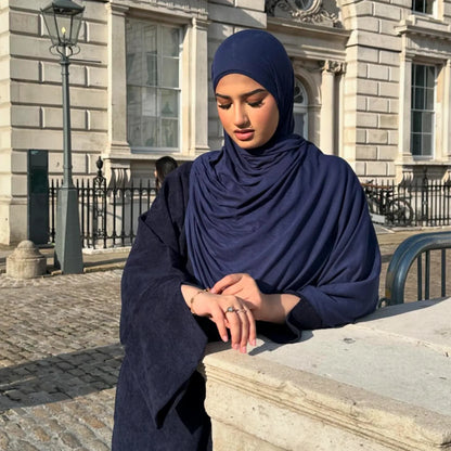 2025 Hot Sells Muslim Winter Abaya with Cuff Slits Middle East Style for Saudi Qatar Ramadan Celebrations and Chilly Season Wear