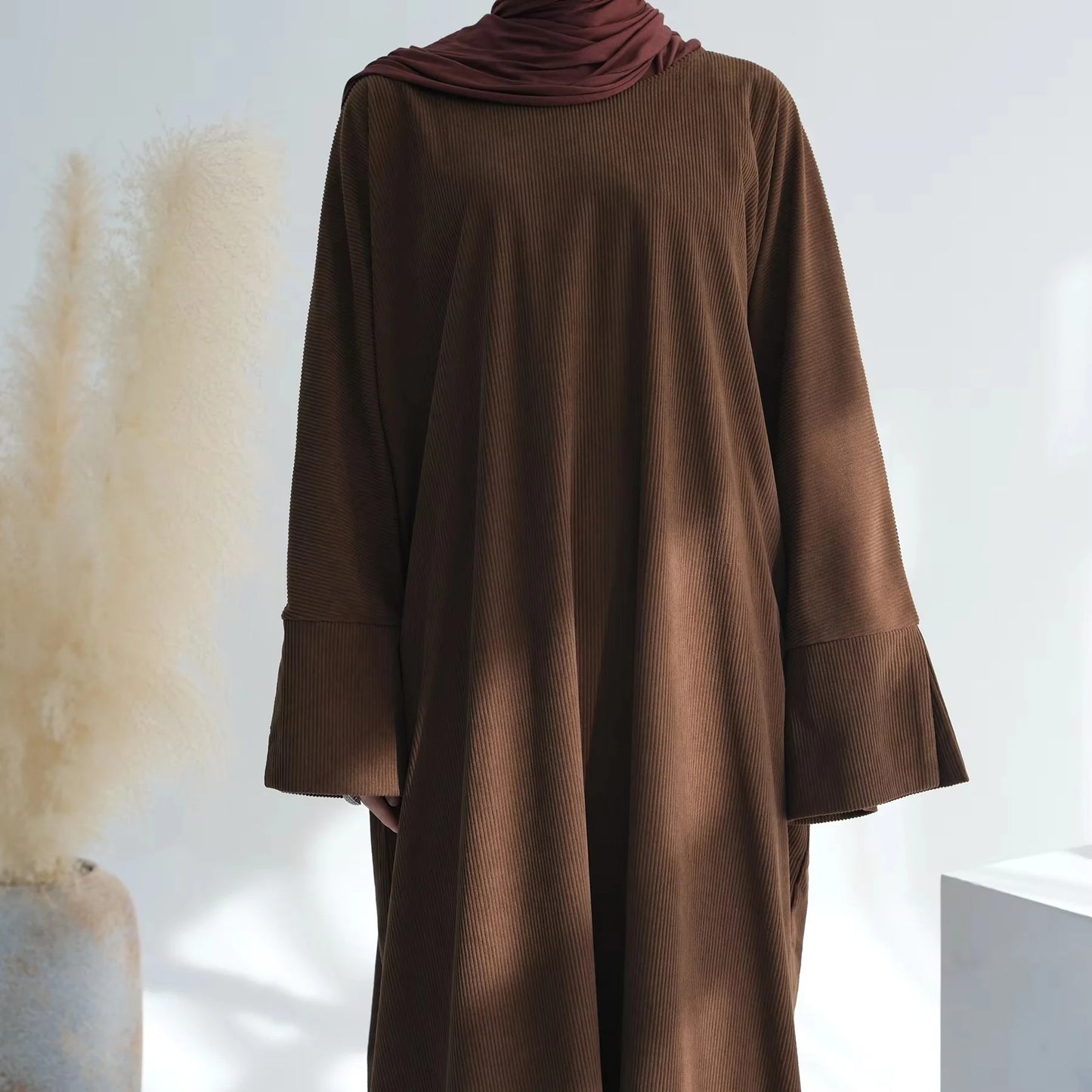 2025 Hot Sells Muslim Winter Abaya with Cuff Slits Middle East Style for Saudi Qatar Ramadan Celebrations and Chilly Season Wear