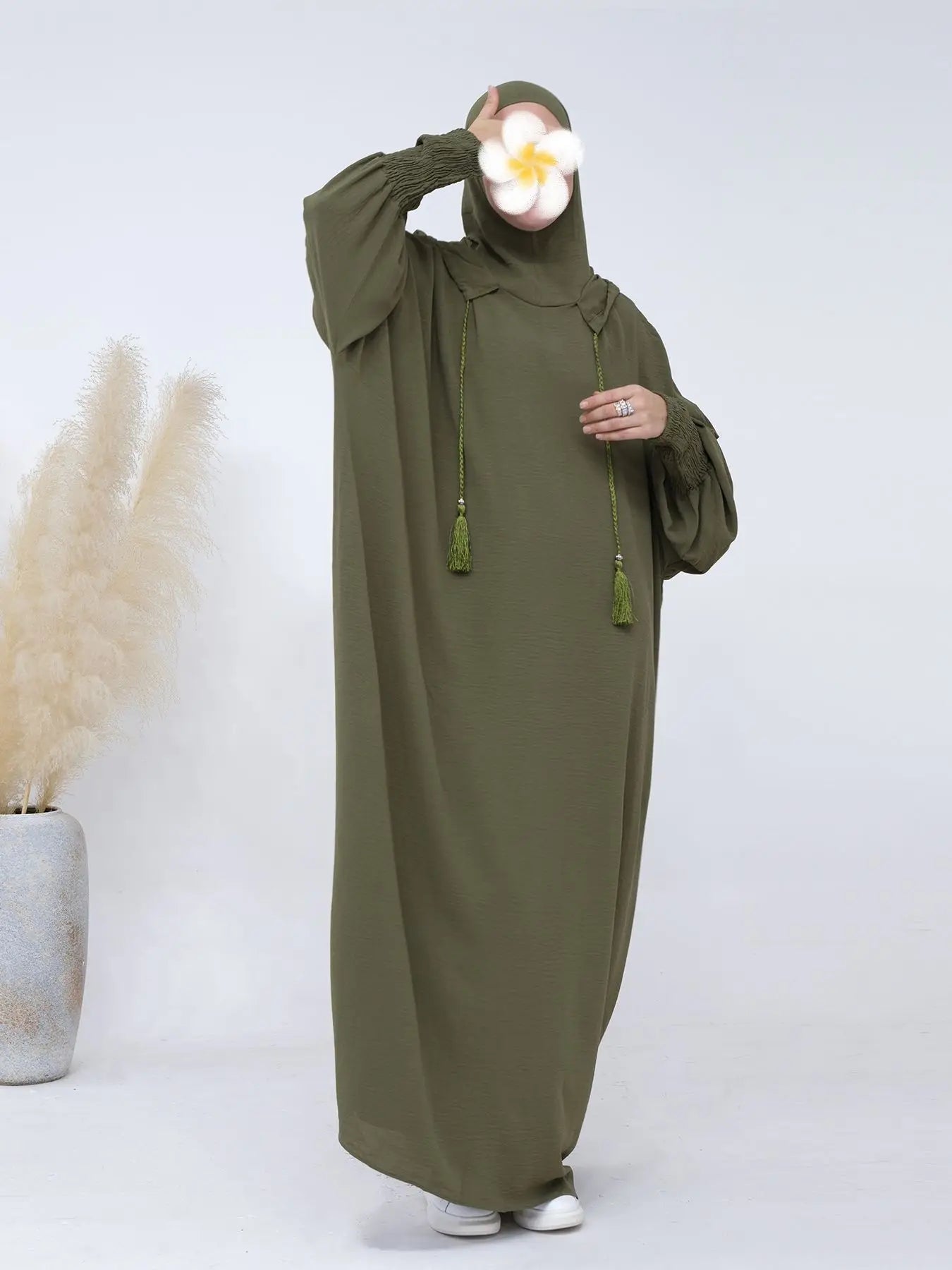 Women Tassel Abayas Muslim Ramadan Prayer Clothing With Hooded Jalaba Solid Casual Batwing Sleeve Arab Oriental Robe Eid Djellab